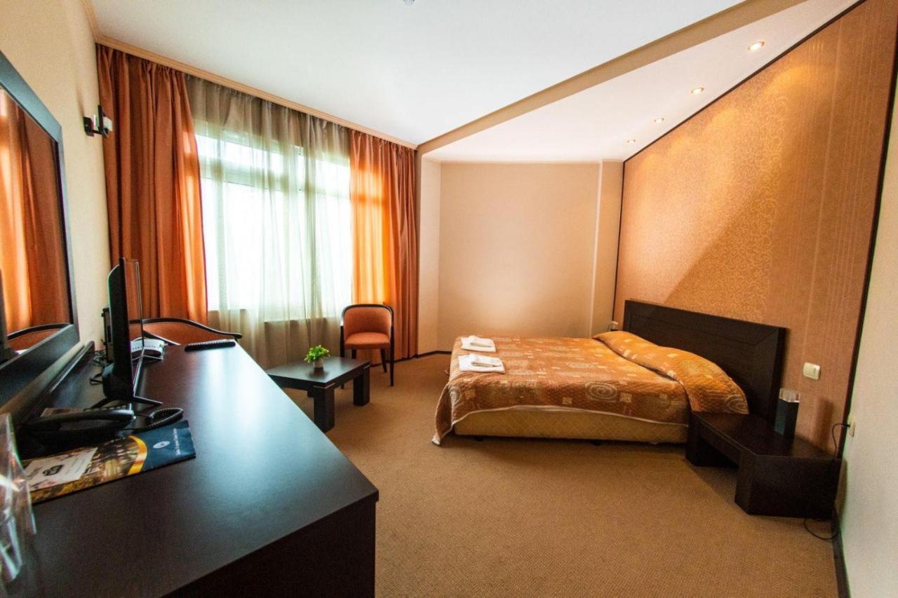 Hotel Ezeroto Stara Zagora Exterior foto